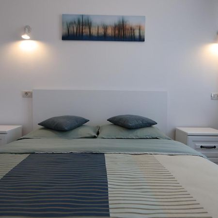 White Apartment Gura Humorului, Bucovina, Voronet ภายนอก รูปภาพ