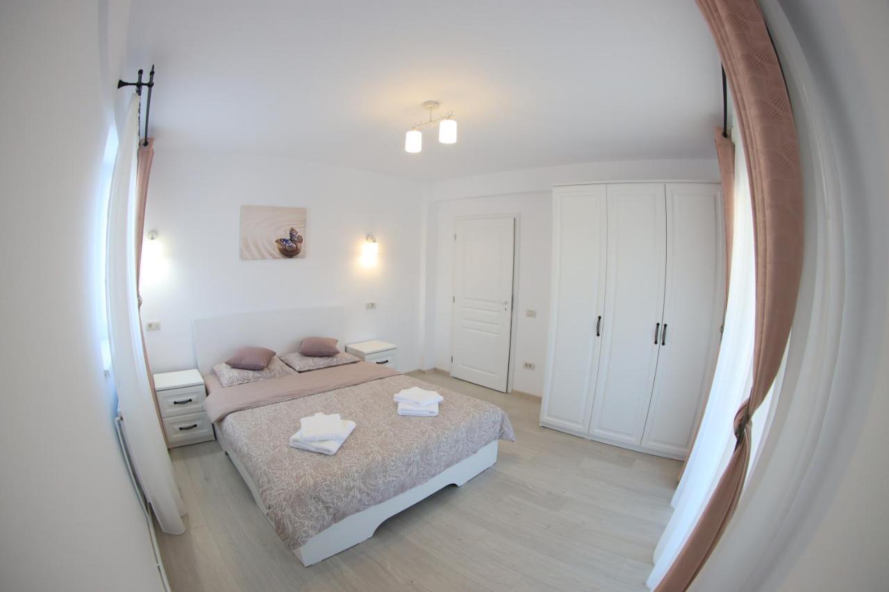White Apartment Gura Humorului, Bucovina, Voronet ภายนอก รูปภาพ