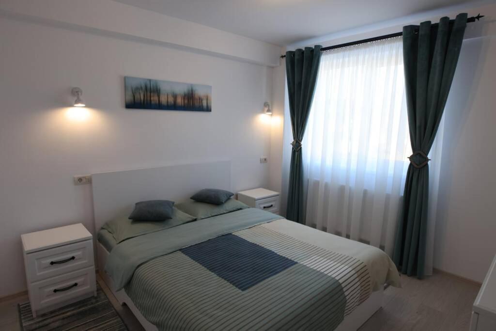 White Apartment Gura Humorului, Bucovina, Voronet ภายนอก รูปภาพ