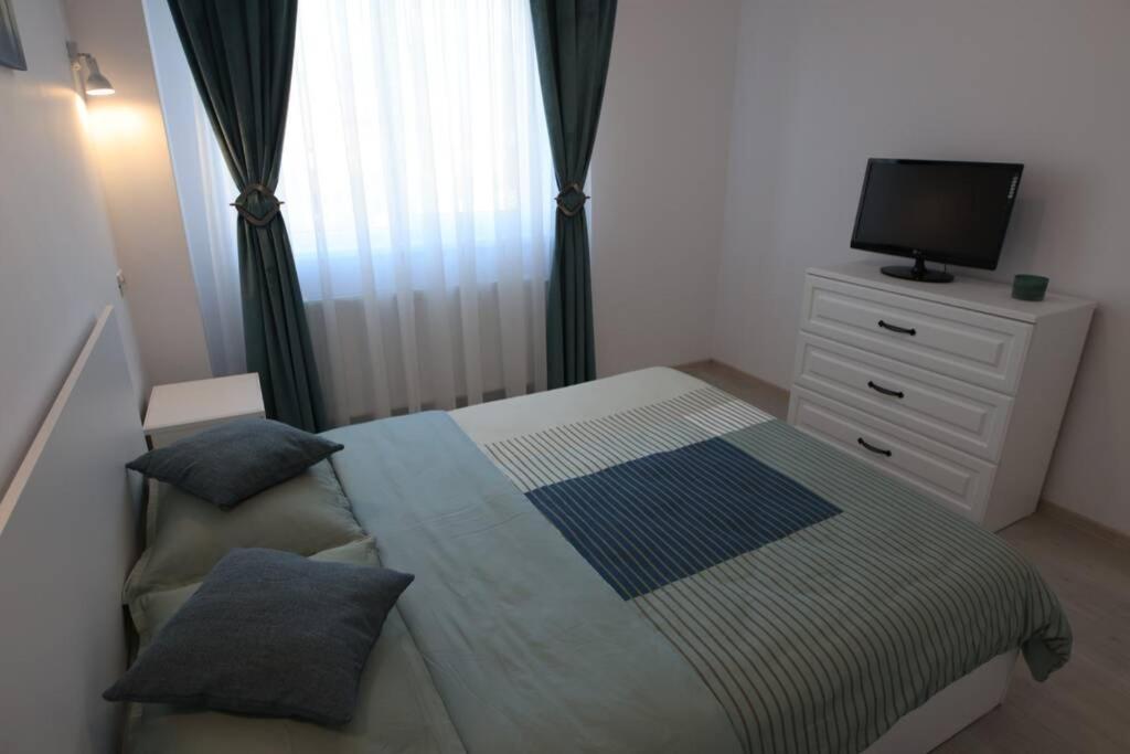 White Apartment Gura Humorului, Bucovina, Voronet ภายนอก รูปภาพ