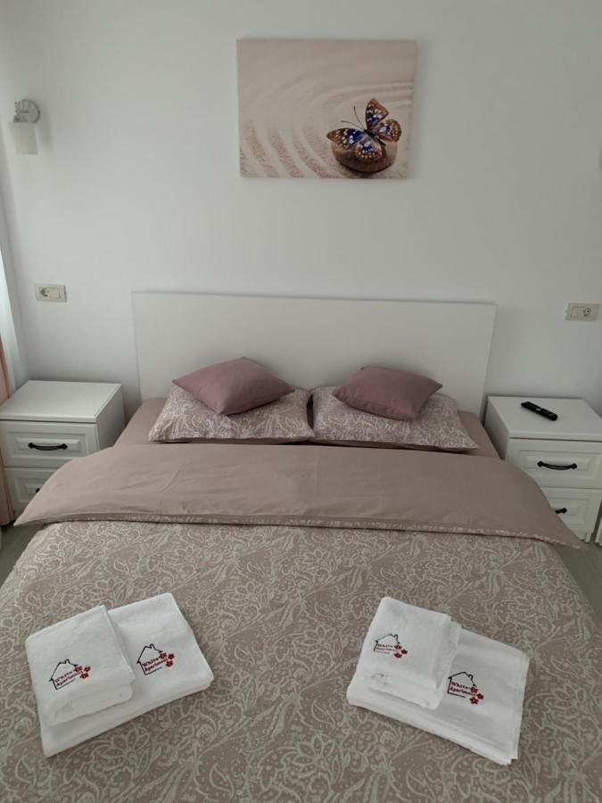 White Apartment Gura Humorului, Bucovina, Voronet ภายนอก รูปภาพ