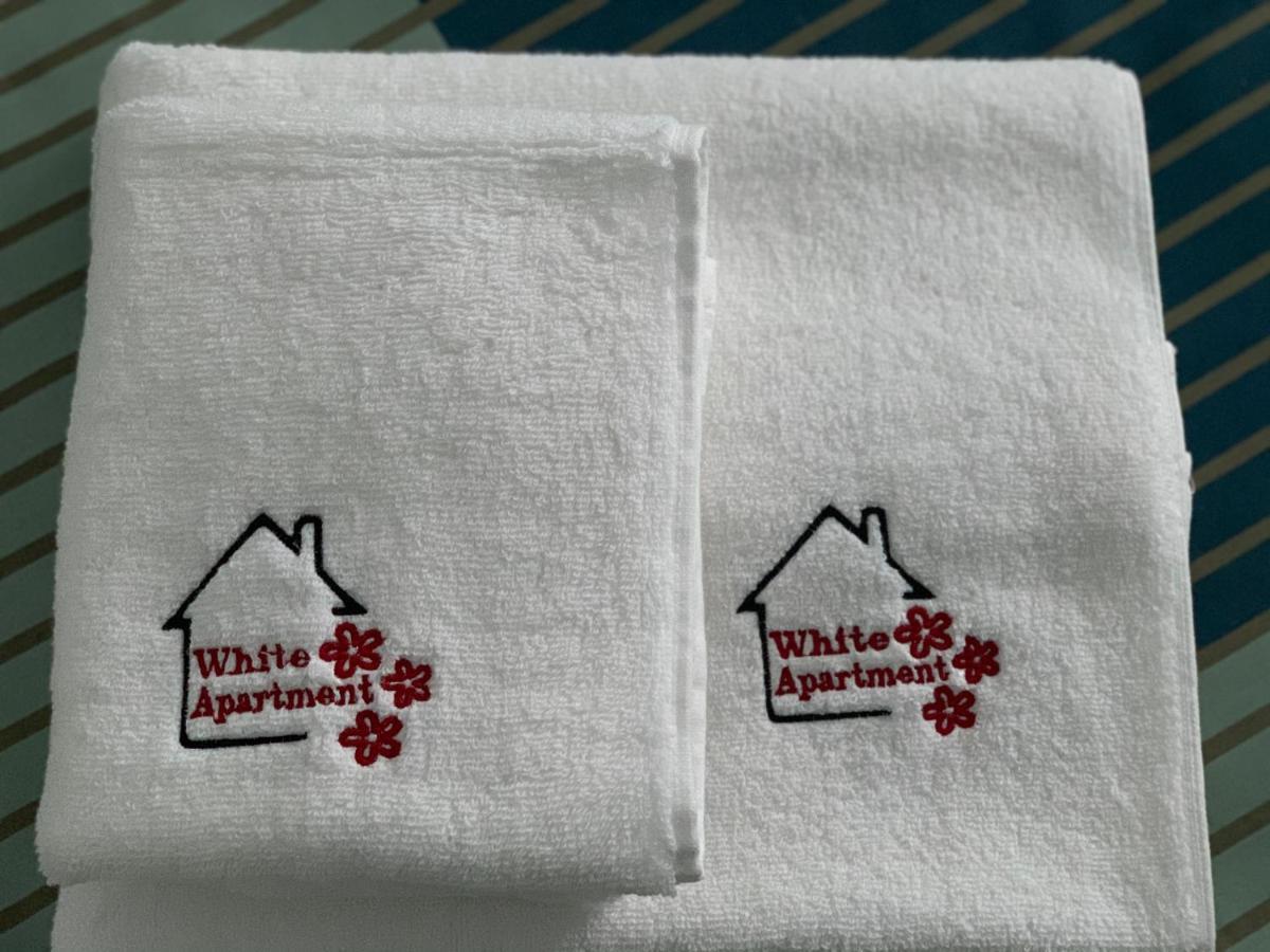 White Apartment Gura Humorului, Bucovina, Voronet ภายนอก รูปภาพ